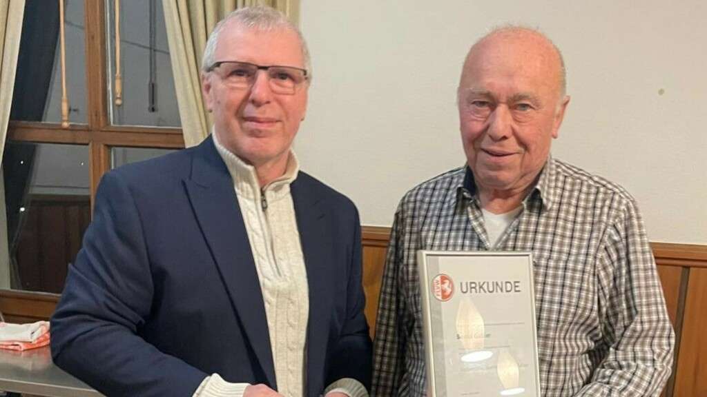 Ehrung Bernd Gabler (VfL Gennebreck)